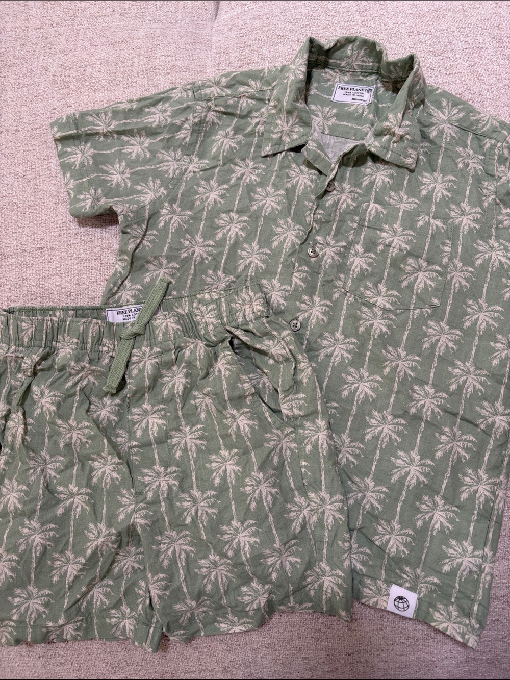 Free Planet Palm Tree Camp Set - Sage Green & Cream